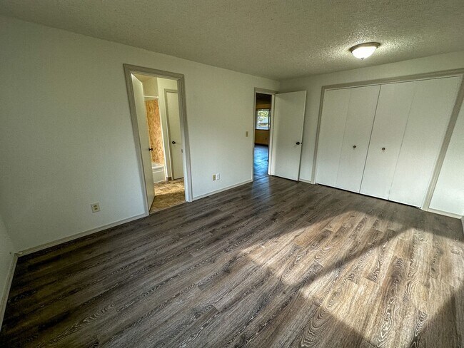 Building Photo - 2196-2204 Nomad Ct SE