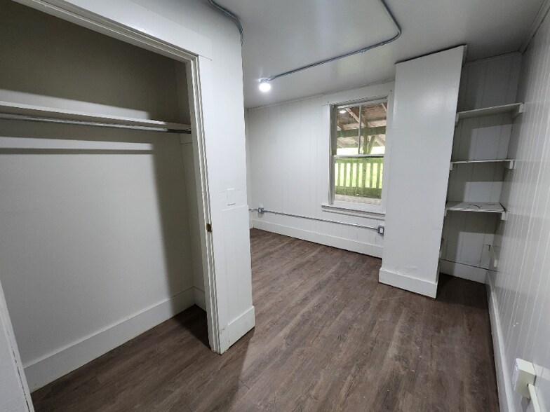 Building Photo - 1401 US-2