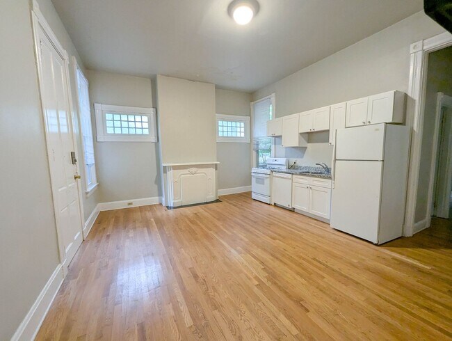 Building Photo - 32 Conklin St