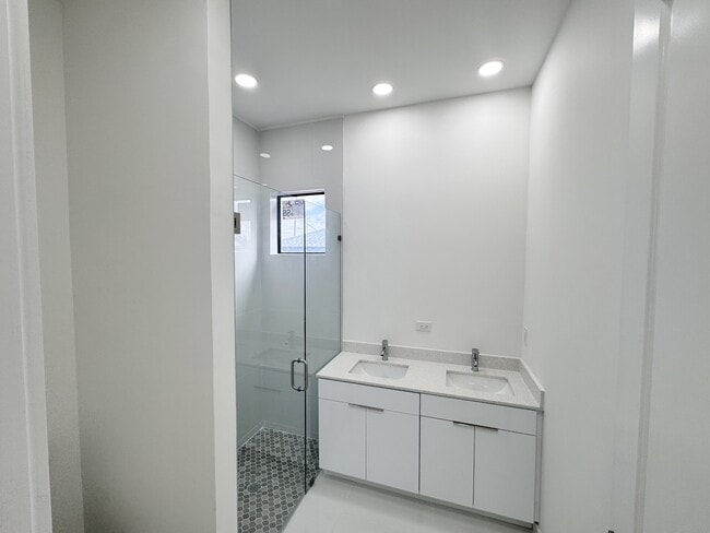 Building Photo - 4402 NW 34th St