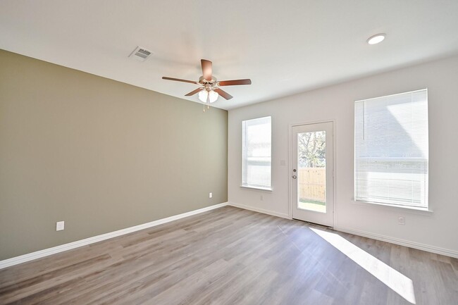 Building Photo - Charming 2-Bedroom Duplex in Fort Worth, TX