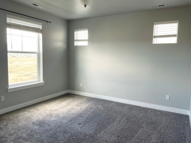 Building Photo - 3724 W 1850 N