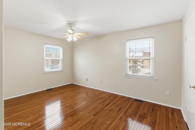 Building Photo - 1201 Normandy Ct