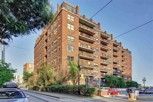 Building Photo - 1 Greene St