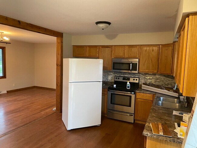 Building Photo - 211 Joan St