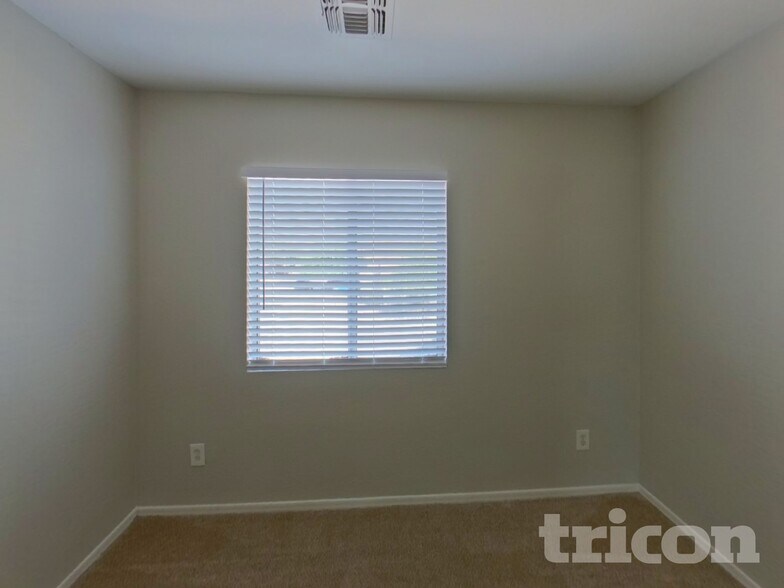 Building Photo - 4102 S 62nd Ln