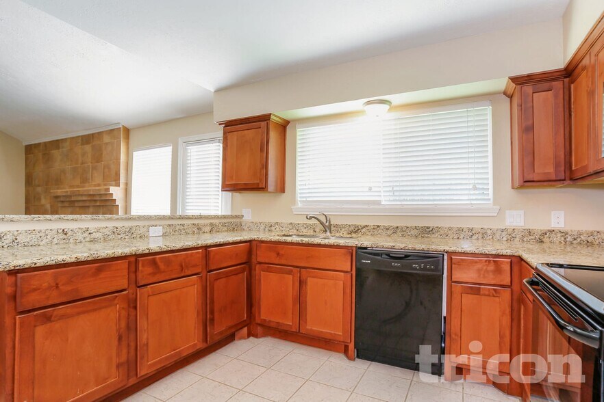 Building Photo - 7318 Foxway Ln