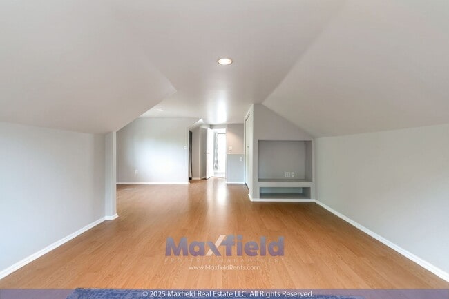 Building Photo - Charming Bungalow - Sugar House Area - 4BD...