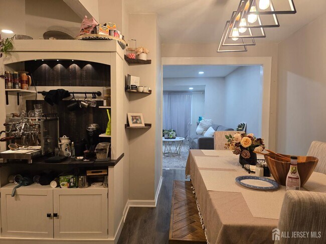 Building Photo - 83 John St