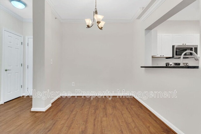 Building Photo - 4560 Strutfield Ln