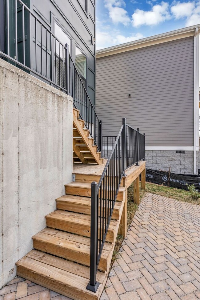 Building Photo - Modern Living in West Nashville