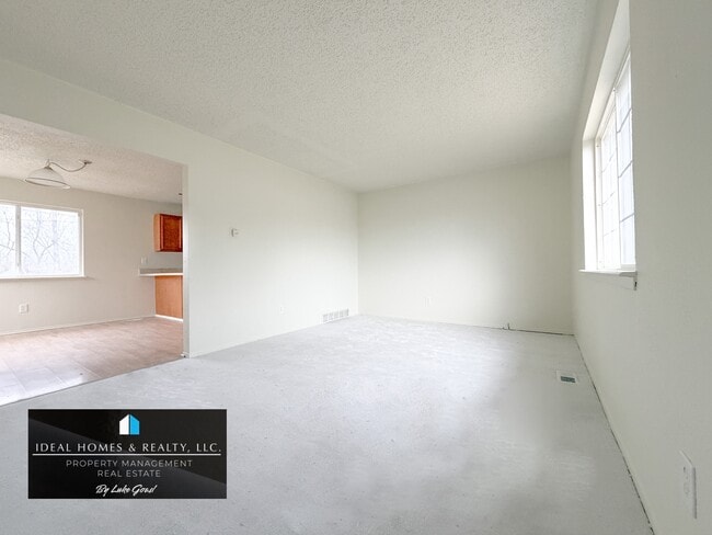 Building Photo - 2104 Flamingo Dr