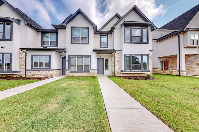 Building Photo - 4 bed 3 Bath Luxurious Townhome in Frisco!