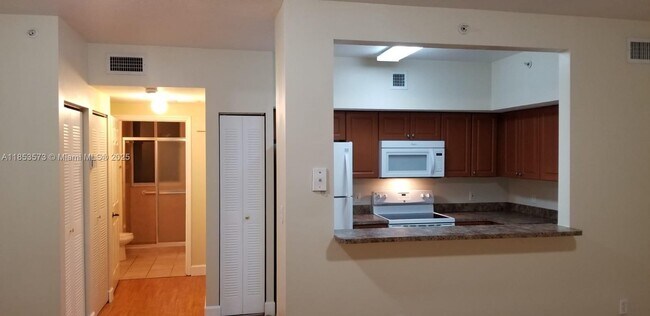 Building Photo - 115 SW 42nd Ave