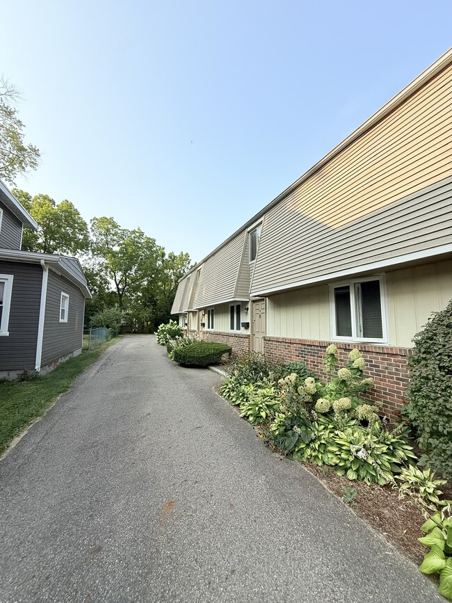 Building Photo - 103 W Park St