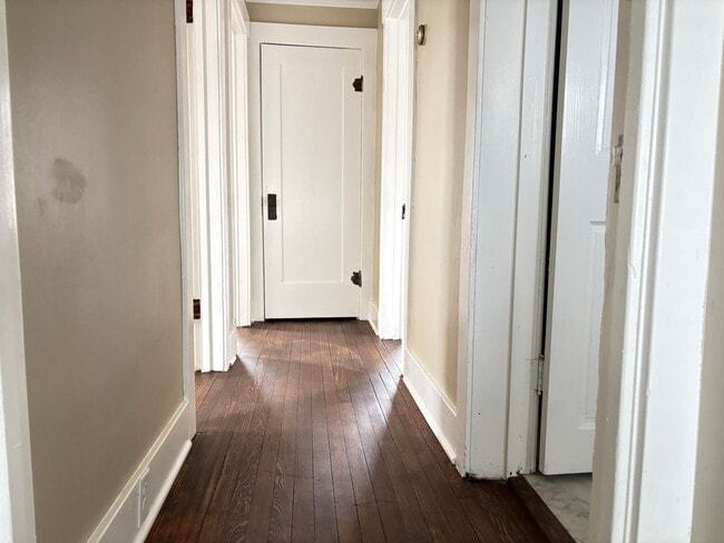 Building Photo - Newly Remodeled 4 Bedroom / 2 Bathroom House in the '07