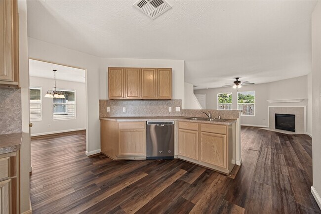 Building Photo - 14837 Peachmeadow Ln