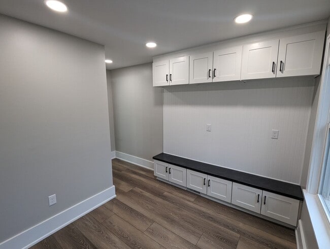 Building Photo - Updated Home in Pleasant Ridge