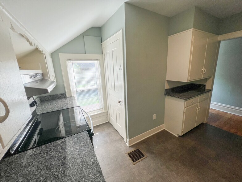 Building Photo - 710 Morris Ave SE