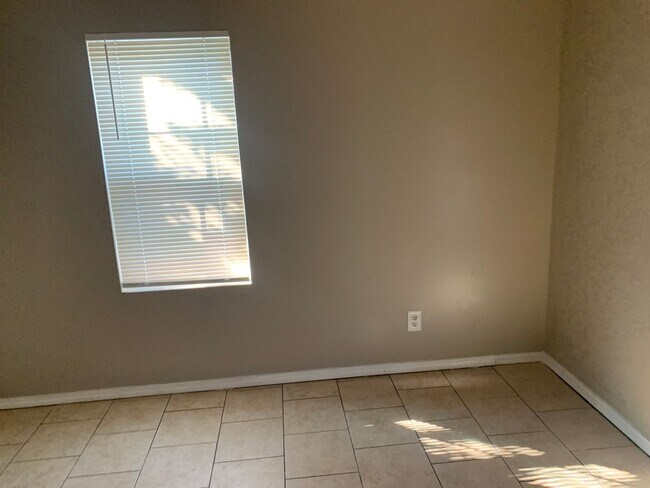 Building Photo - JUST REMODELED 4 BEDROOM HOME