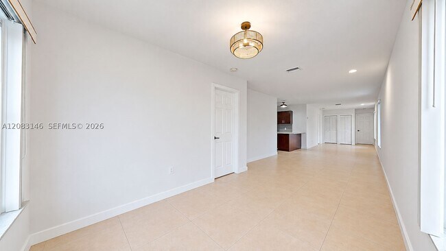 Building Photo - 3558 SW 26th St
