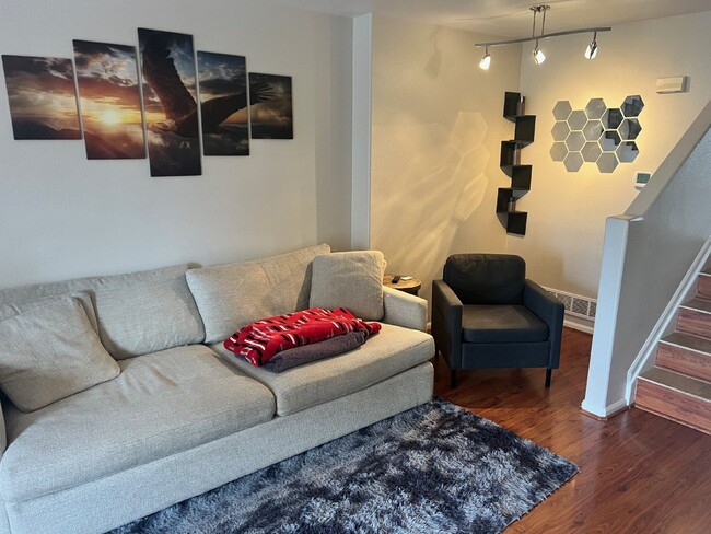 Building Photo - Beautiful townhome is Crown Point II!