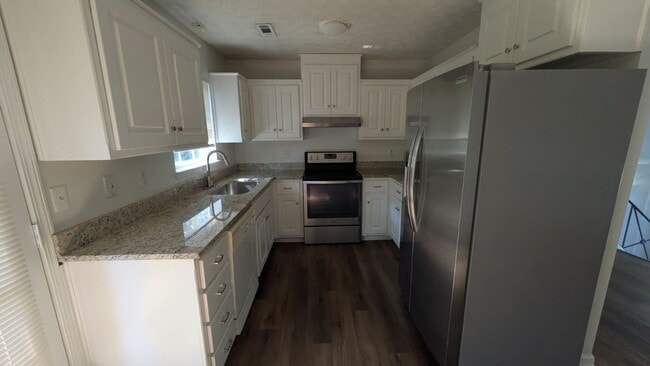 Building Photo - Charming 5 Bed/2 Bath home in Riverdale!