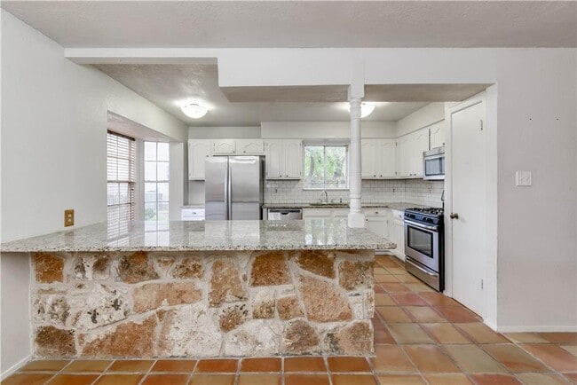 Building Photo - 4200 Everest Ln