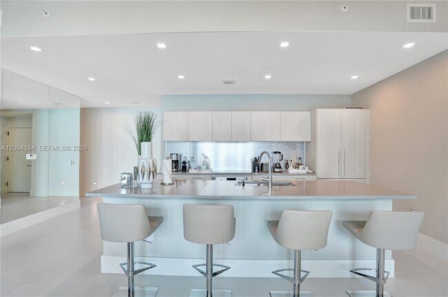 Building Photo - 501 NE 31st St