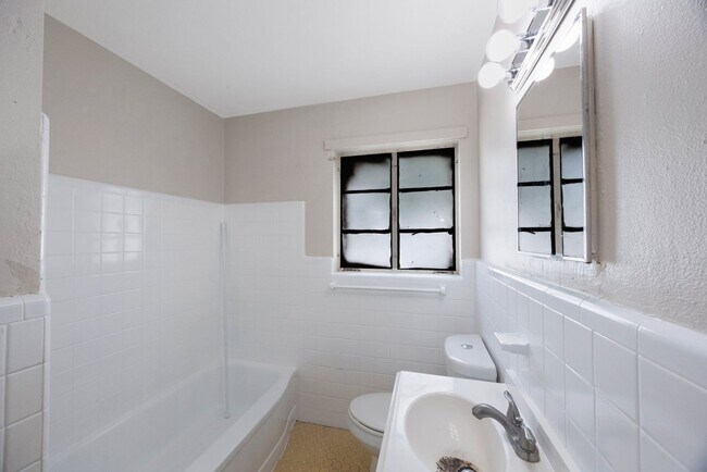 Building Photo - 1230 9th Ave S