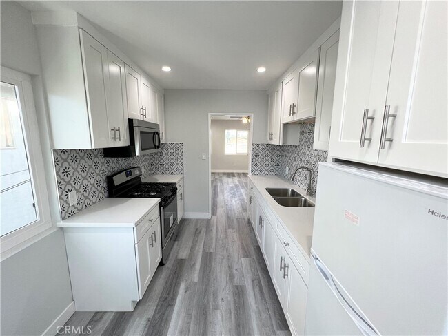 Building Photo - 4225 W 120th Street Unit C