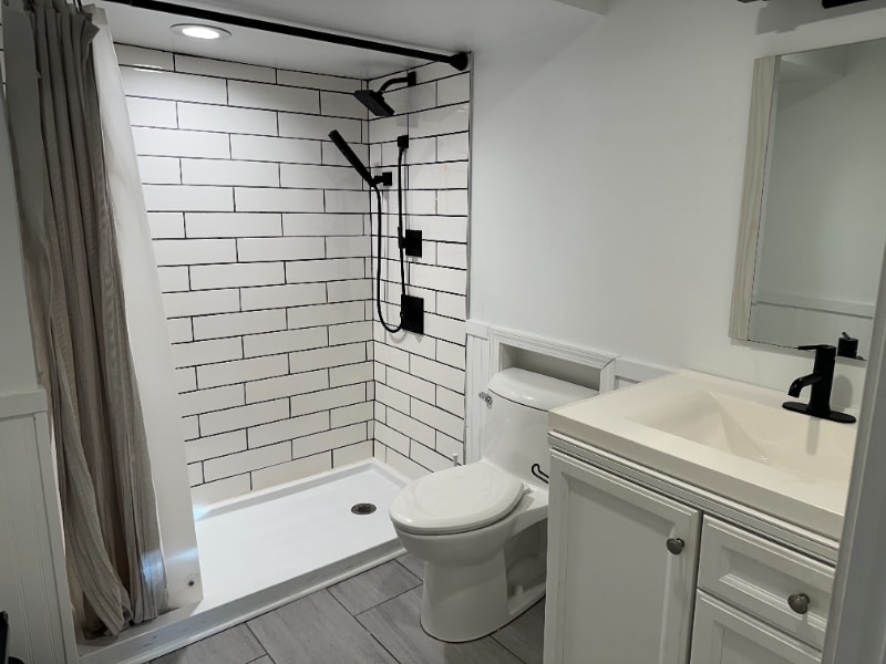 Building Photo - 1022 E State St