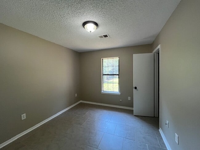 Building Photo - Renovated 3 Bedroom 1 Bath Home for Rent!!