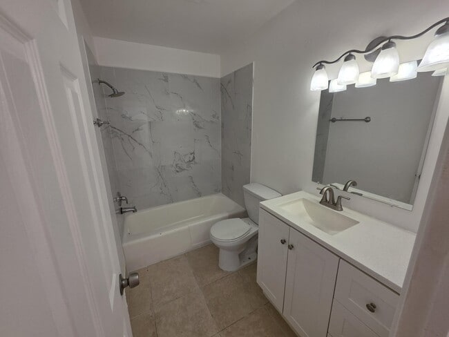 Building Photo - 1130 N F St