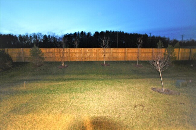 Building Photo - Elegant 3 Bedroom 2 Full 2 Half Bath Townhome in Ashburn