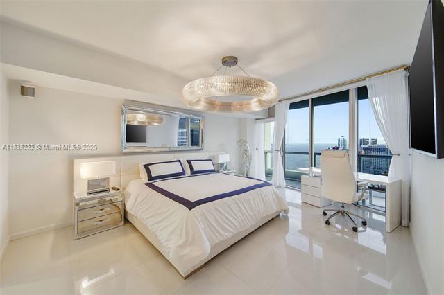 Building Photo - 495 Brickell Ave