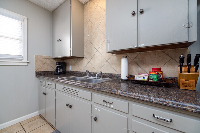 Building Photo - 212 N Magdalen St