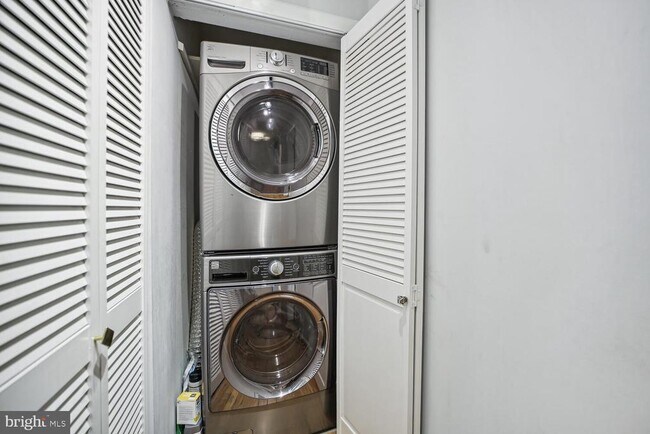 Building Photo - 1325 13th St NW