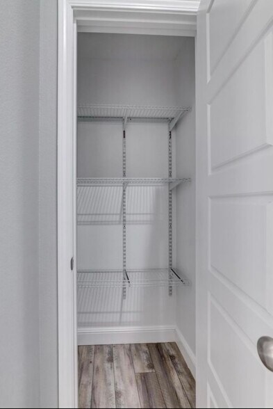 Stock image-Interior finishes may vary - 917 N Hall St