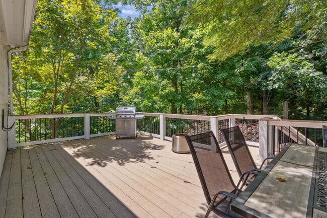Building Photo - 4 Bed/3 Full Bath Furnished Home in Cary!