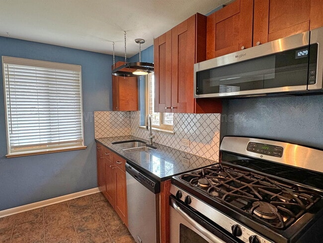 Building Photo - 646 S Canosa Ct
