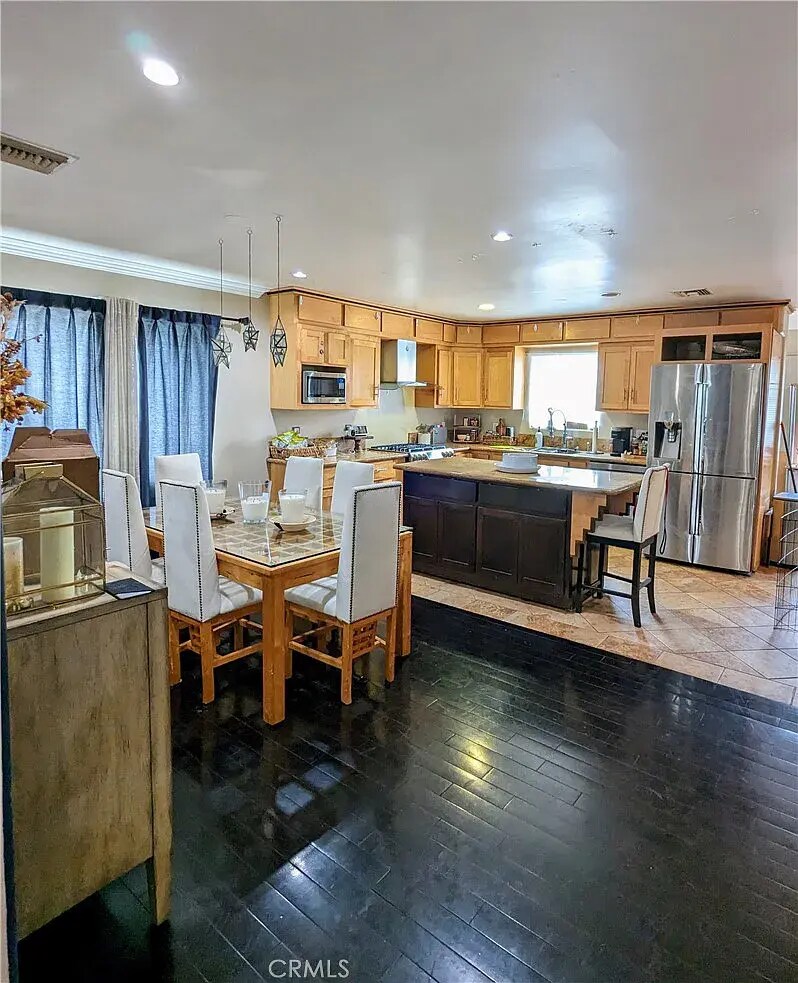 Building Photo - 2317 S Harcourt Ave