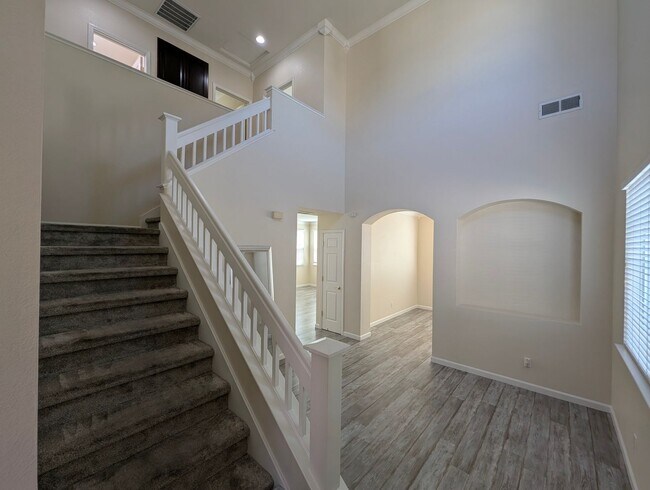 Building Photo - 525 Verduzzo Ct