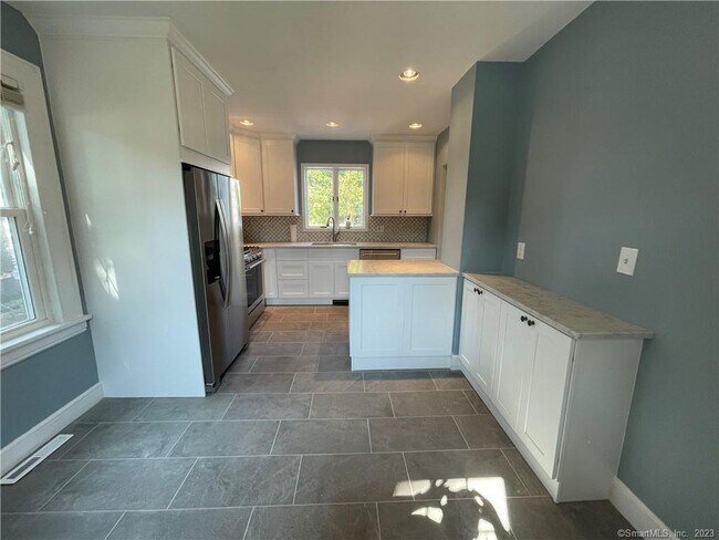 Building Photo - 218 Ruane St