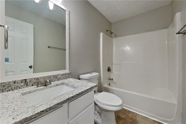 Building Photo - 5493 Riverchase Dr