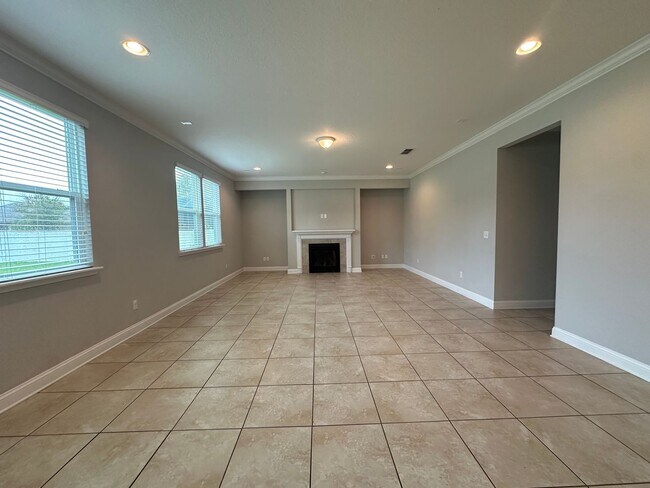 Building Photo - Large Home at Work Golf Village