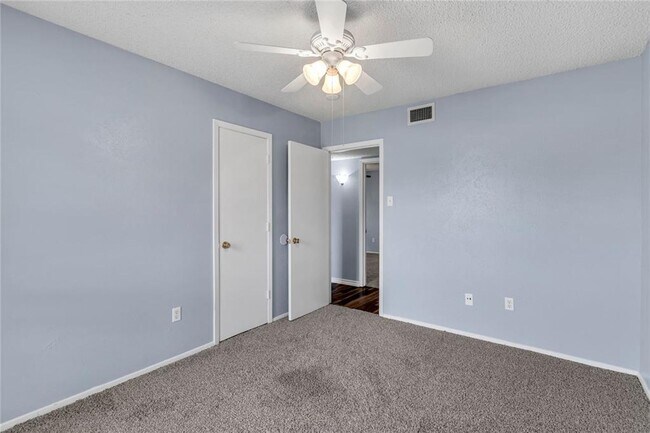 Building Photo - Nice 3 Bedroom, 2 Full Bath Home Located in SW Ft. Worth!