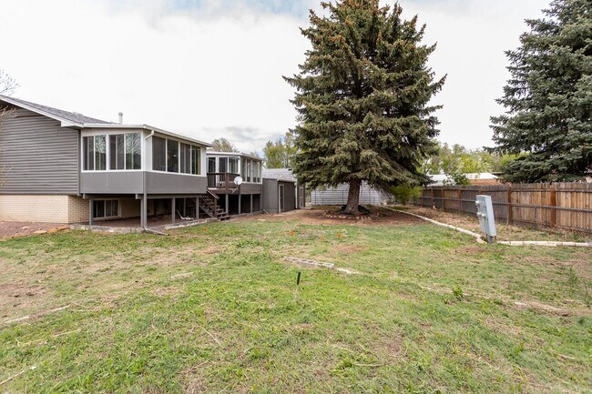 Building Photo - Peaceful Bi-Level Home in a Quiet Cul-de-Sac