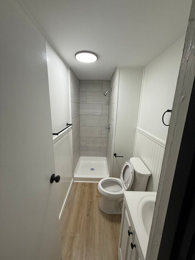 Building Photo - updated 4 bedroom 2.5 Bathroom house for rent