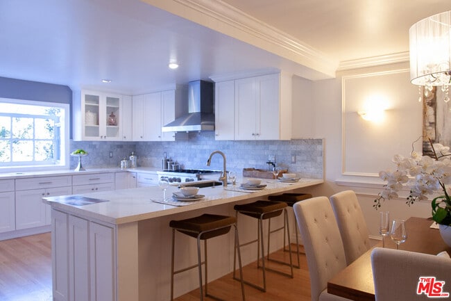 Building Photo - 4804 La Villa Marina